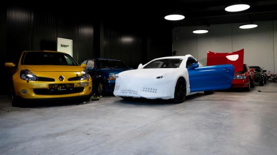 Mehrere Renault Modelle bei der Aufbereitung